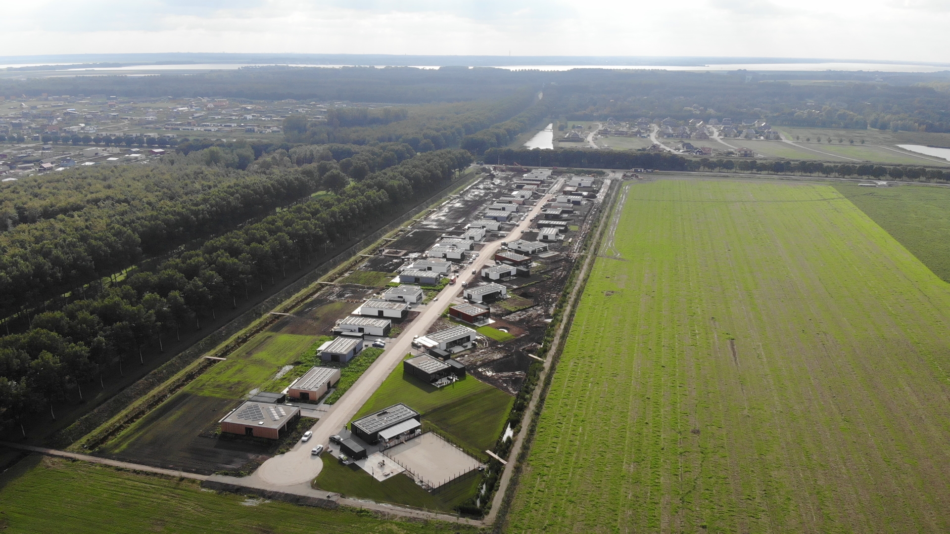 Luchtfoto van de huizen aan Ecoveldlaan Almere Oosterwold