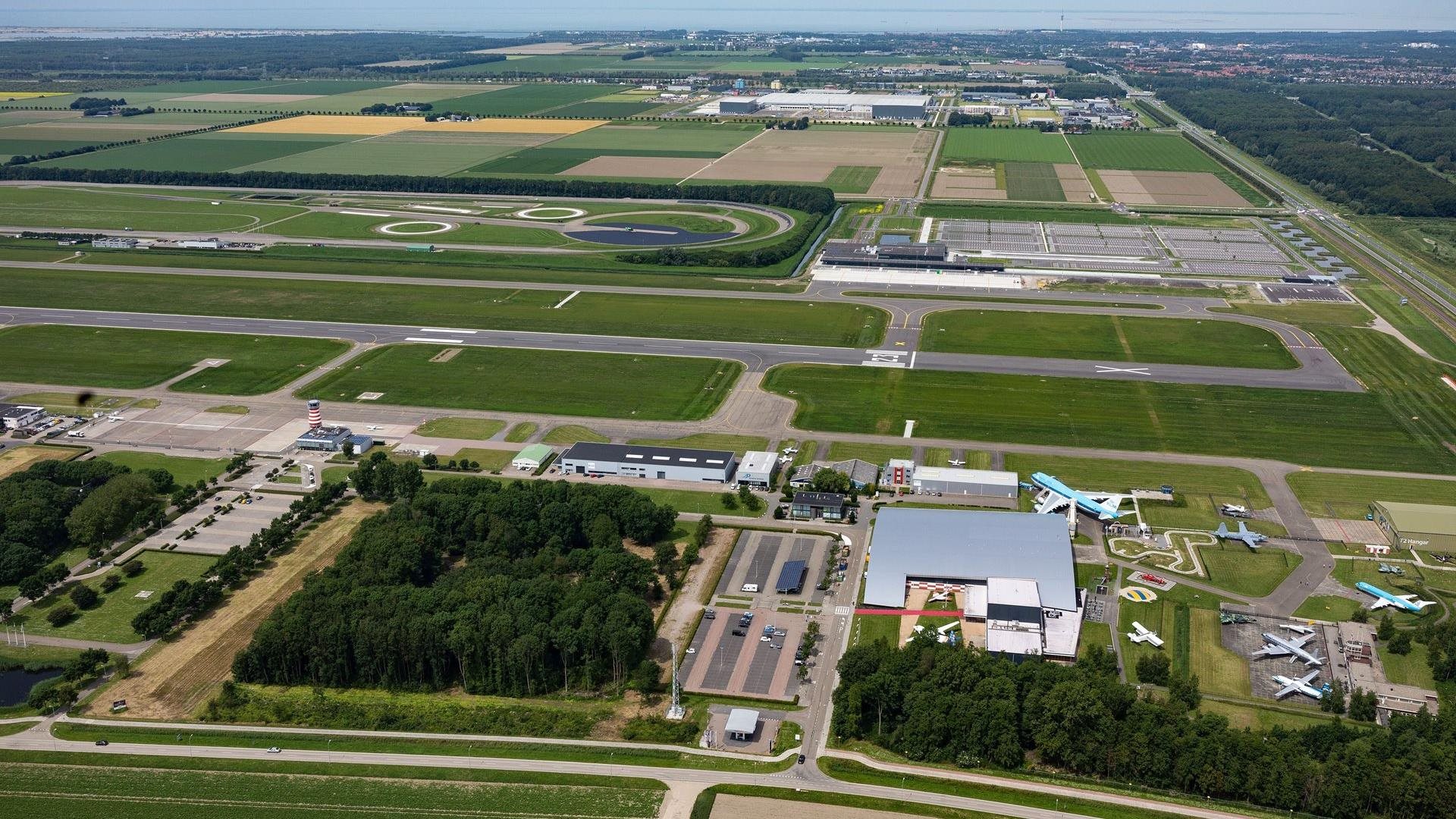 Luchtfoto Lelystad Airport Businesspark in 2019